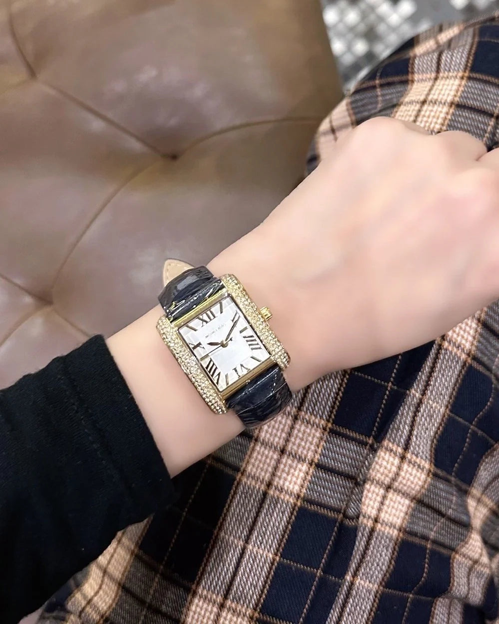 Montre Emery de Michael Kors à trois aiguilles, en cuir façon croco, bleu marine, MK2982