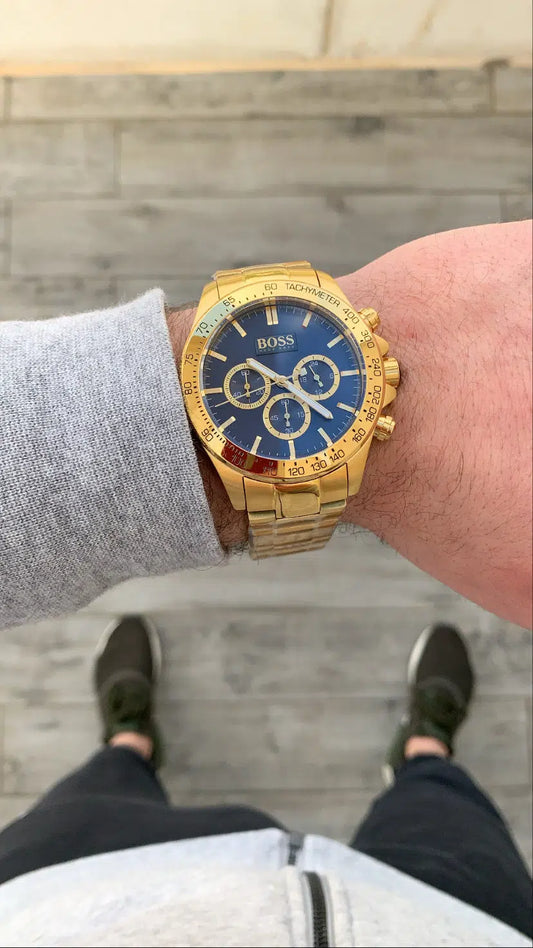 Montre HUGO BOSS Pour Homme en acier avec un fond bleu marine
